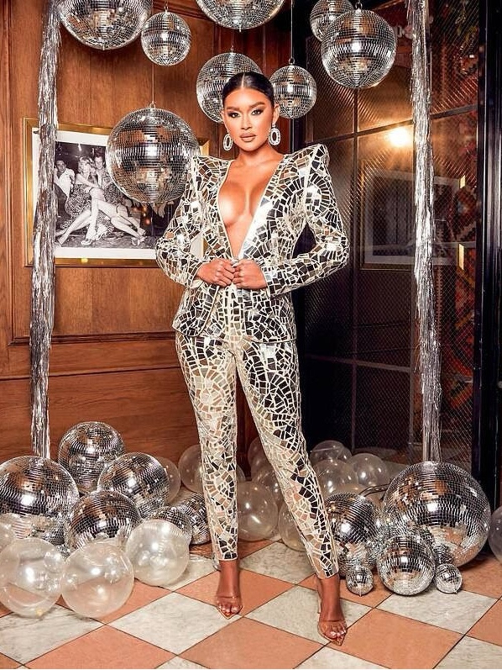 Kennedy mirrored suit! STUNNING 🔥